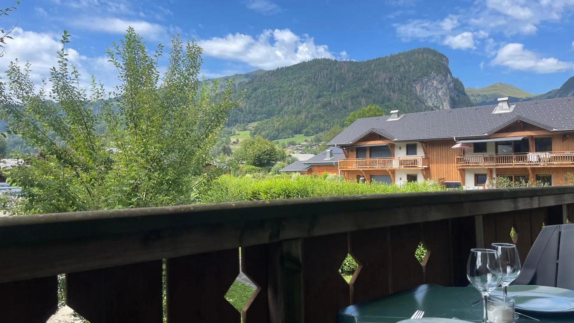 Appartement Calme A Samoens Avec Piscine - Fr-1-624-101 0*,  Frankrike